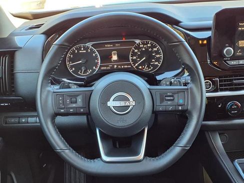 Used 2024 Nissan Pathfinder SV image 22