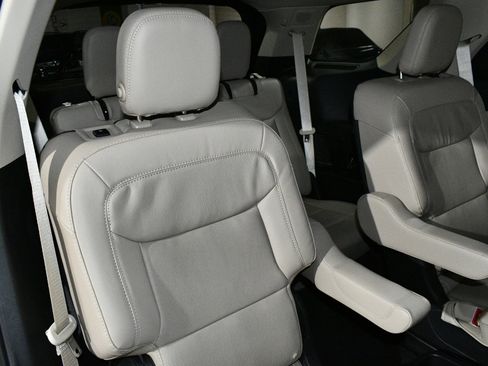 Used 2020 Ford Explorer Limited w/ Class III Trailer Tow Package image 18