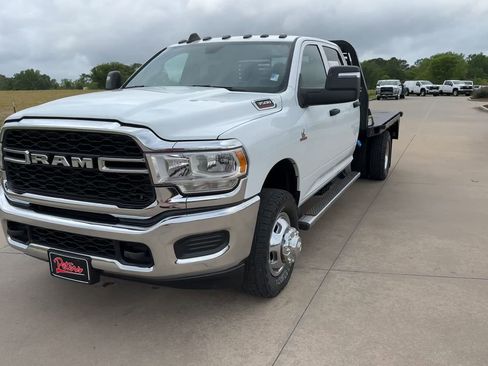 Used 2024 RAM 3500 Tradesman w/ Chrome Appearance Group AWD/4WD image 4