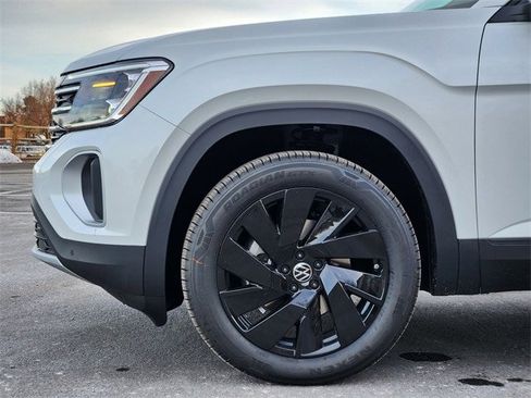 New 2026 Volkswagen Atlas SE image 9