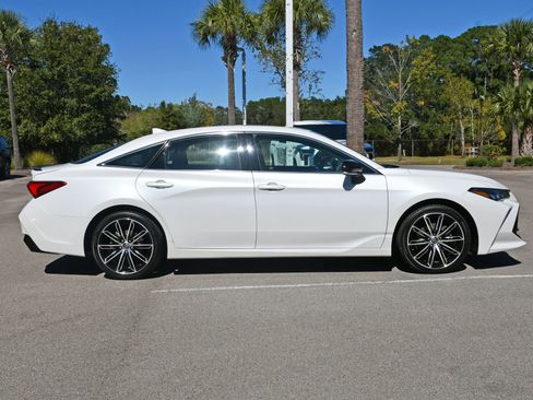 Used 2019 Toyota Avalon XSE image 5