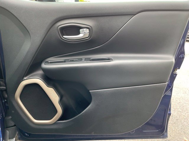 Used 2016 Jeep Renegade Limited AWD/4WD image 27