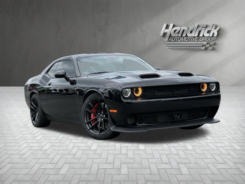 Used 2023 Dodge Challenger SRT Hellcat w/ Driver Convenience Group RWD image 2