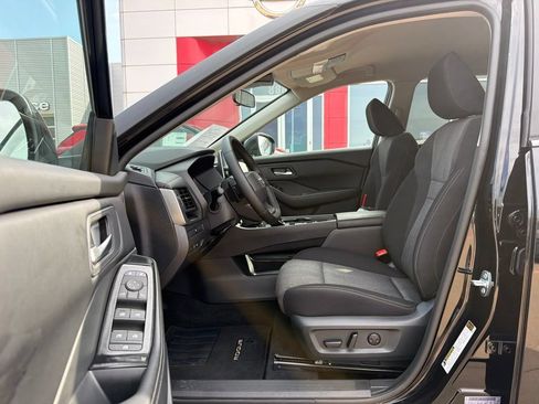 Used 2026 Nissan Rogue SV FWD image 12