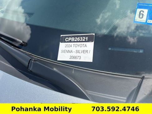Used 2024 Toyota Sienna XLE FWD image 37
