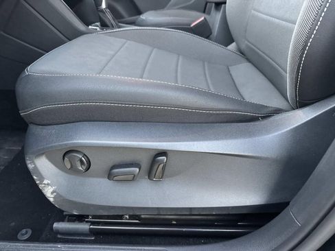 Used 2024 Volkswagen Taos SE image 16