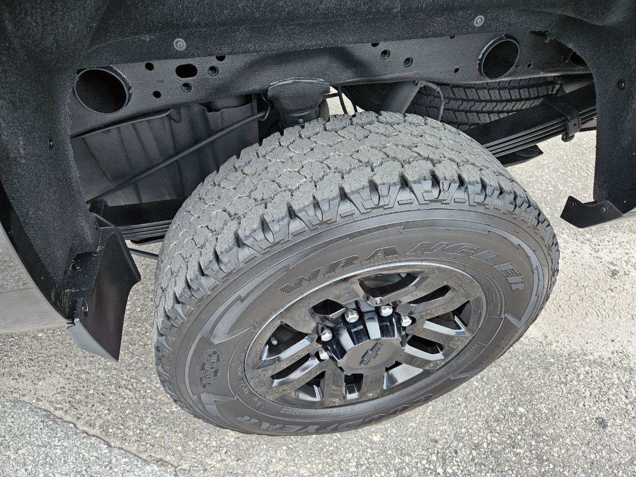 Used 2016 Chevrolet Silverado 2500 LT w/ Midnight Edition AWD/4WD image 11