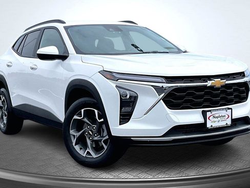 Used 2025 Chevrolet Trax LT image 13