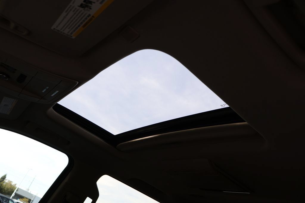 Used 2018 Chevrolet Tahoe Premier AWD/4WD image 36