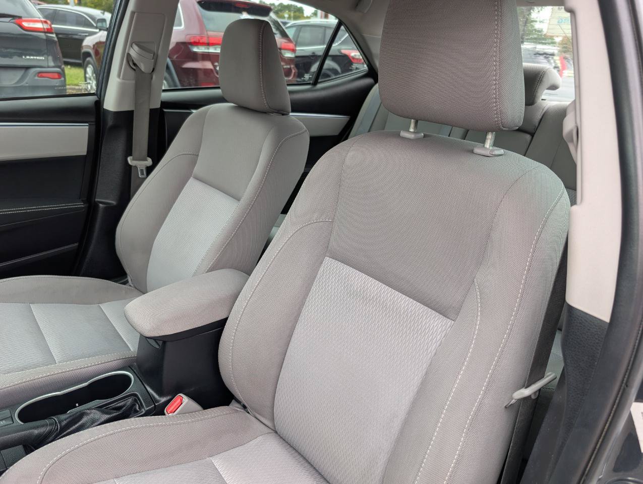 Used 2016 Toyota Corolla LE FWD image 11