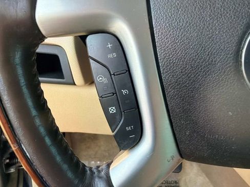 Used 2012 Cadillac Escalade Luxury image 30