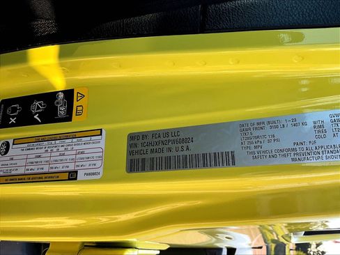 Used 2023 Jeep Wrangler Unlimited Rubicon w/ Cold Weather Group AWD/4WD image 19