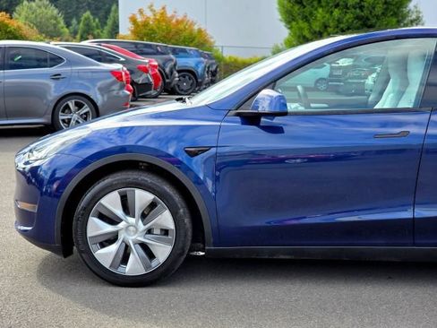 Used 2023 Tesla Model Y Long Range AWD/4WD image 4