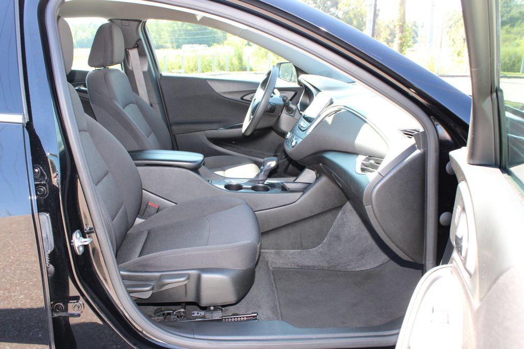 Used 2024 Chevrolet Malibu LT FWD image 11