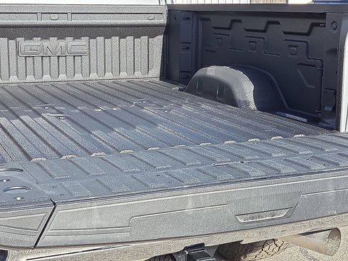 Used 2025 GMC Sierra 2500 SLT w/ SLT Premium Package image 9