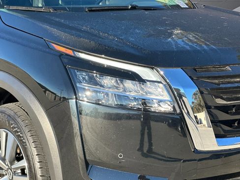 Used 2024 Nissan Pathfinder SL image 11