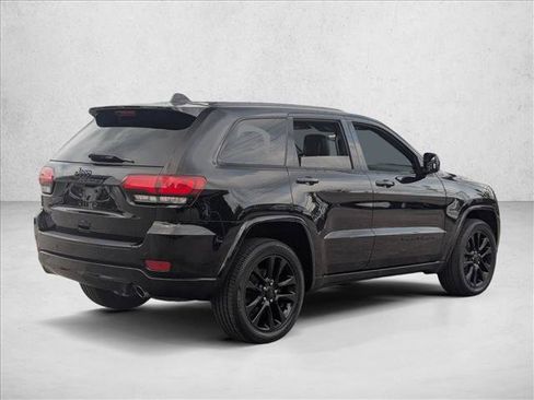 Used 2018 Jeep Grand Cherokee Altitude AWD/4WD image 5