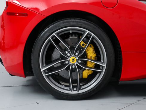 Used 2018 Ferrari 488 GTB image 39