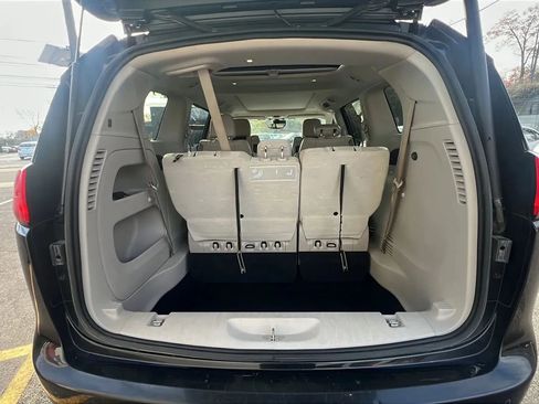 Used 2019 Chrysler Pacifica Touring-L Plus image 9