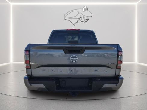 Used 2025 Nissan Frontier SV image 4