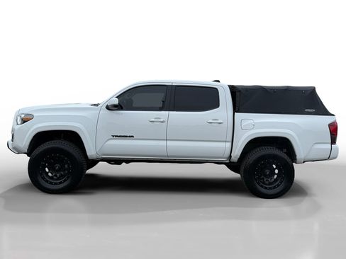 Used 2020 Toyota Tacoma SR5 image 2
