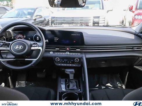 Certified 2024 Hyundai Elantra SEL w/ Convenience Package FWD image 12
