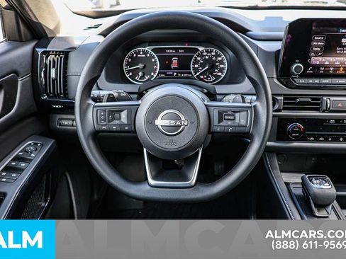 Used 2025 Nissan Pathfinder S image 33