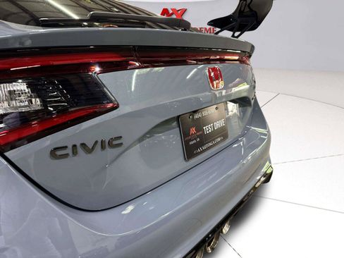 Used 2024 Honda Civic Type R image 9