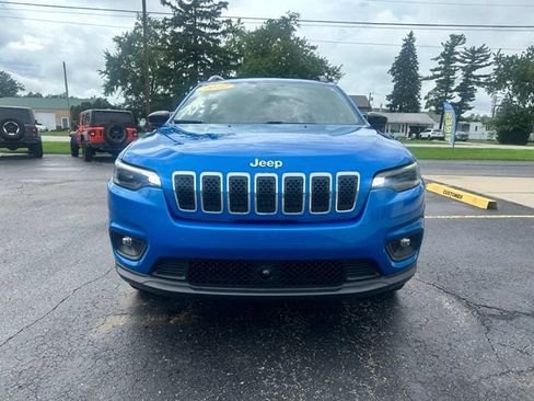 Used 2022 Jeep Cherokee Latitude Lux w/ Sun & Sound Group AWD/4WD image 3