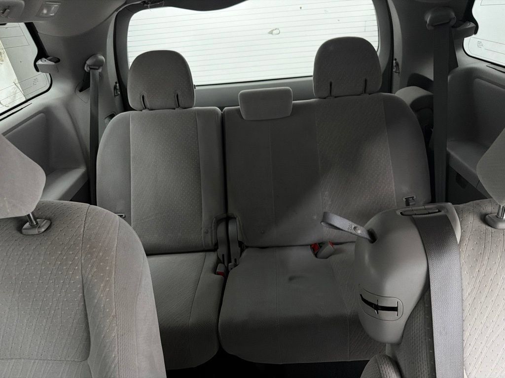 Used 2019 Toyota Sienna LE FWD image 24