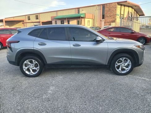 Used 2025 Chevrolet Trax LS w/ LS Convenience Package FWD image 4