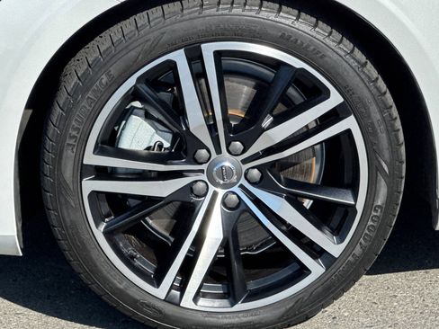 Used 2022 Volvo S60 T8 R-Design Expression w/ Premium Package AWD/4WD image 11