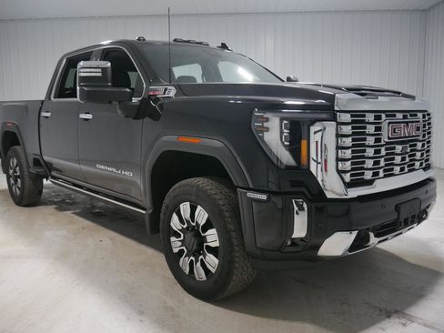 Used 2024 GMC Sierra 2500 Denali w/ Denali Reserve Package image 3