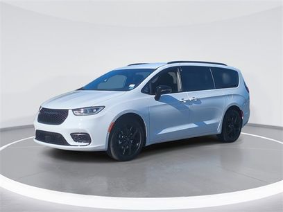 New 2026 Chrysler Pacifica Select