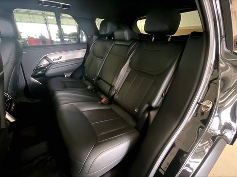 Used 2025 Land Rover Range Rover Sport SE AWD/4WD image 19