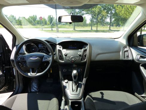 Used 2016 Ford Focus SE w/ SE Cold Weather Package FWD image 37