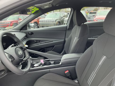 New 2025 Hyundai Elantra SEL image 13