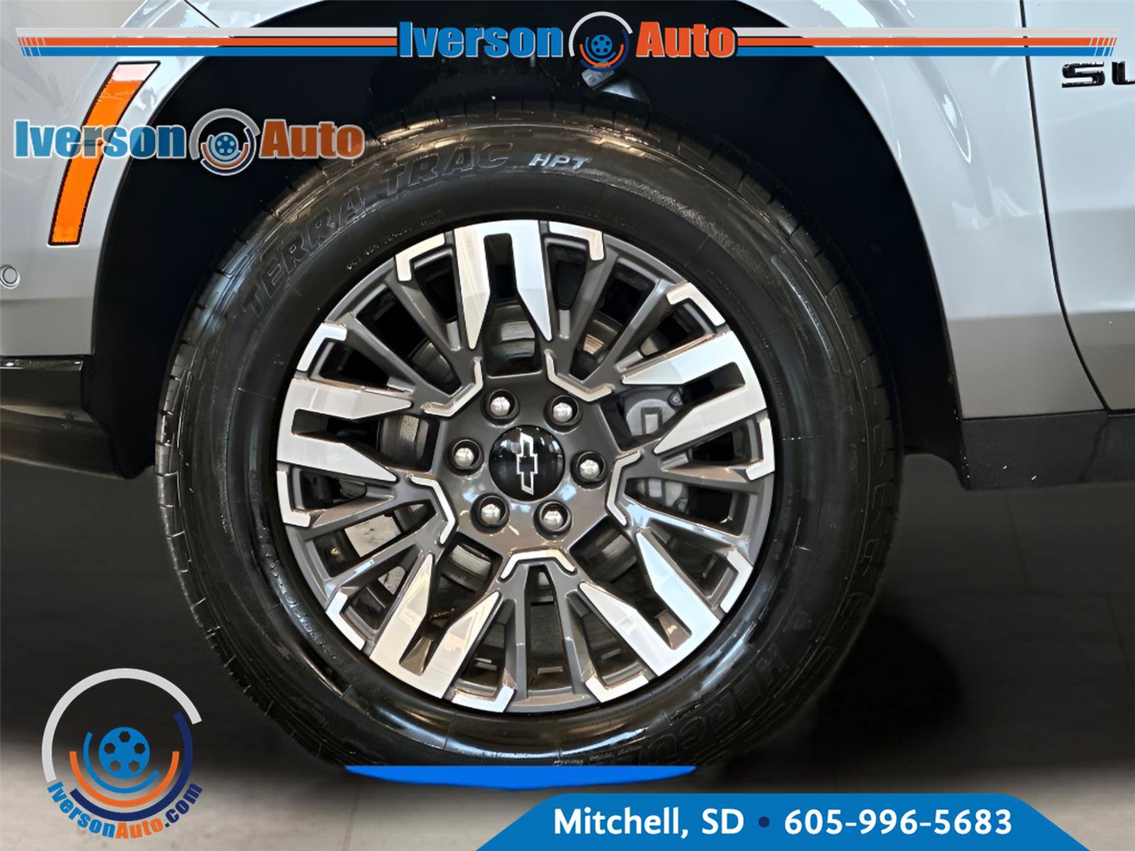Used 2025 Chevrolet Suburban Z71 AWD/4WD image 11
