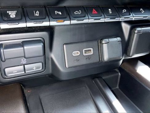 Used 2023 GMC Sierra 2500 Denali w/ Denali Ultimate Package AWD/4WD image 23