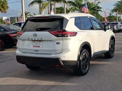 Certified 2025 Nissan Rogue SV w/ SV Premium Package FWD image 6