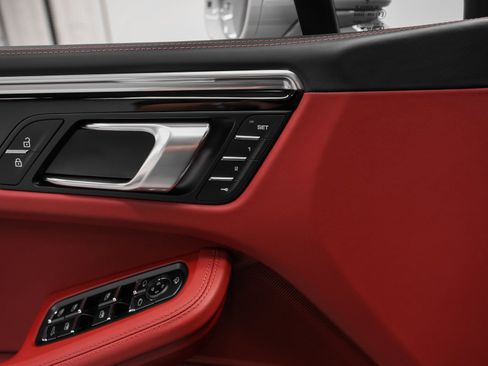 New 2026 Porsche Macan S image 32