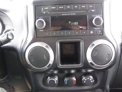 Used 2015 Jeep Wrangler Sport image 10