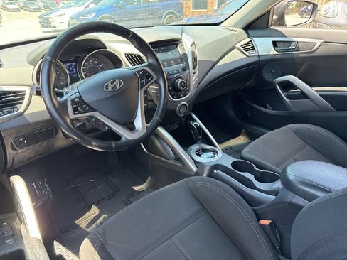 Used 2017 Hyundai Veloster FWD image 10
