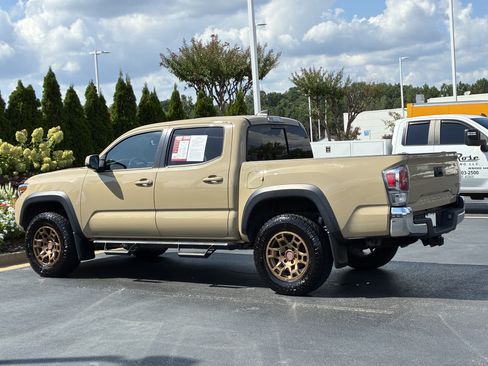 Used 2020 Toyota Tacoma TRD Off-Road AWD/4WD image 8