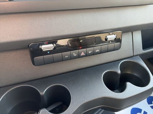 Used 2021 Mercedes-Benz Sprinter 1500 image 27