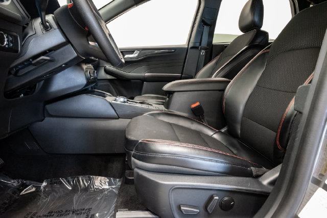 Used 2025 Ford Escape ST-Line FWD image 13