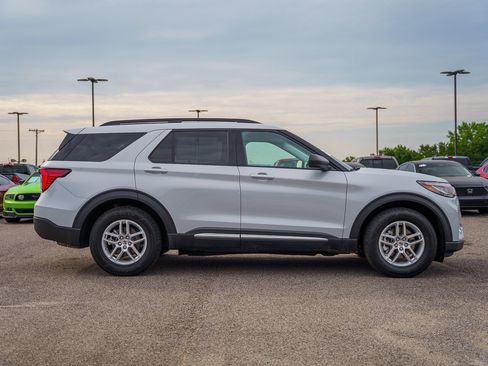 Certified 2025 Ford Explorer Active RWD image 8