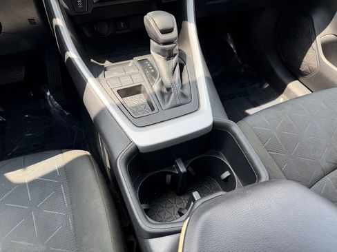 Used 2022 Toyota RAV4 XLE w/ Convenience Package FWD image 16