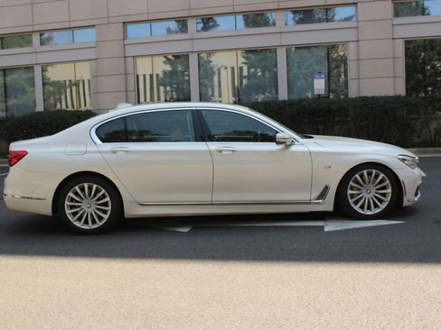 Used 2017 BMW 750i xDrive image 6