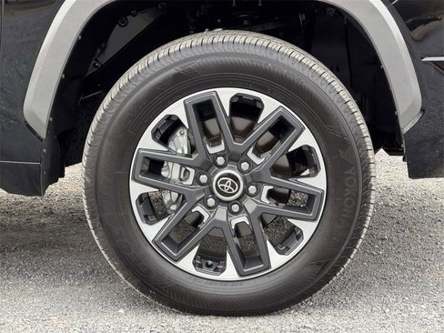 Used 2024 Toyota Tundra Limited image 12